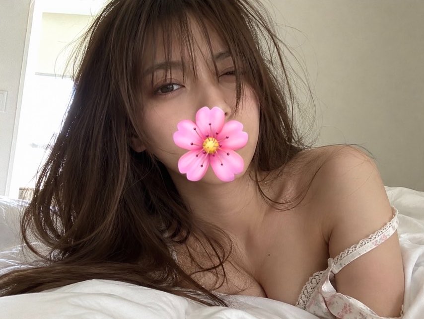 asumi__ol's tweet photo. おはよー💚

眠いよお🥱
みんな起きたー？？？ https://t.co/CwOlw1ENo0