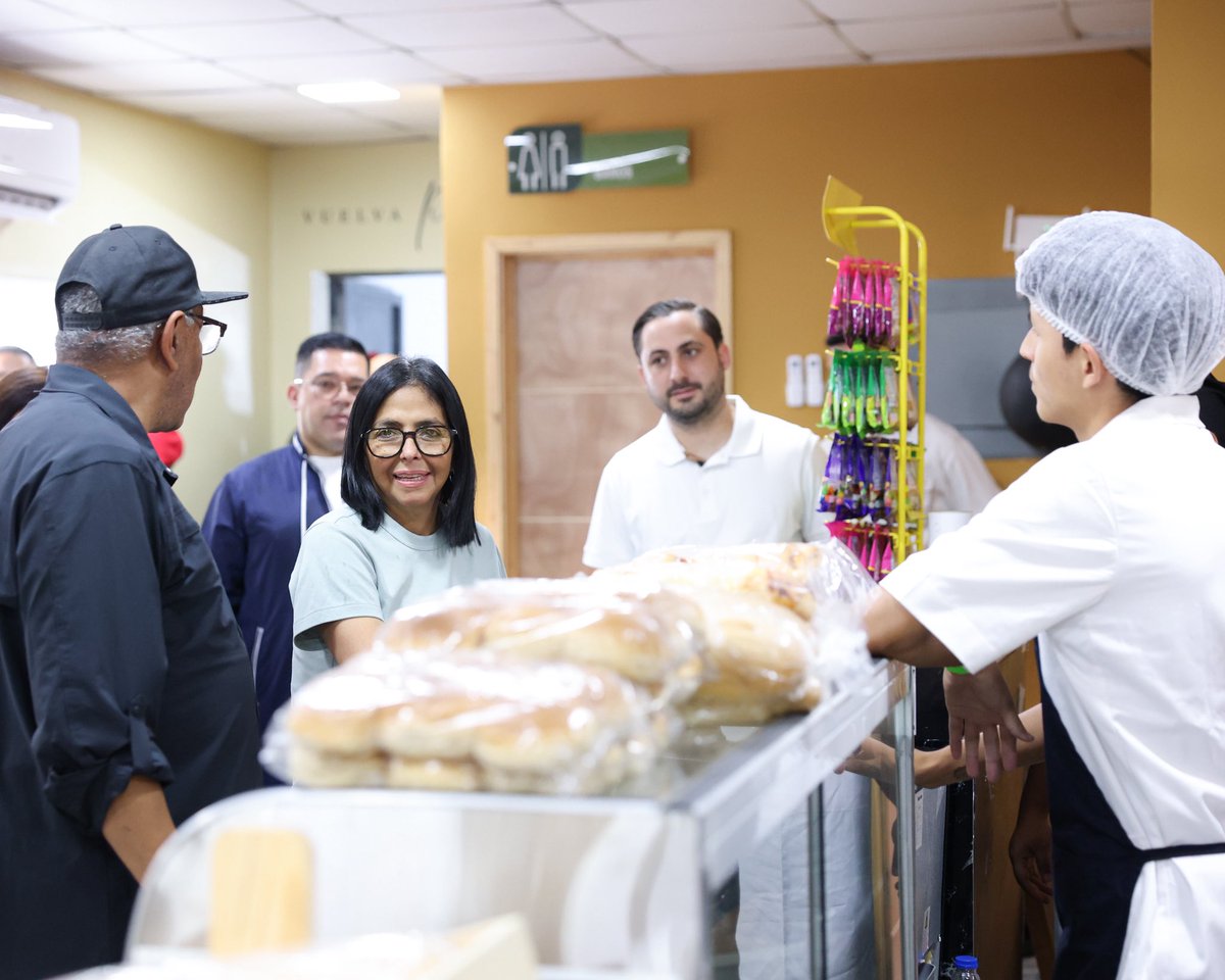 madeleintlSUR's tweet photo. La jornada priorizó la consolidación de la economía popular y las iniciativas de autogestión comunitaria en la capital. https://t.co/xbi258uXLN