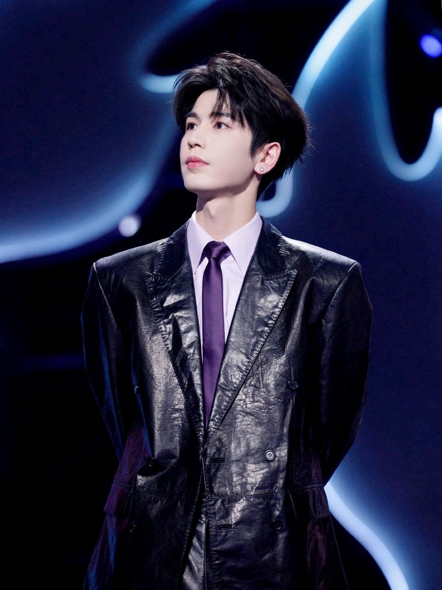 DD_Kimi's tweet photo. 工作室更新✨昨天状态也好好哦☺️
#张凌赫 #ZhangLinghe https://t.co/DsAkQqWpBf