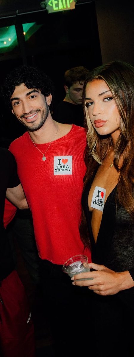 tart4ns's tweet photo. zach and kayda yesterday at tara yummy’s show in los angeles https://t.co/7WHW4uBvT4