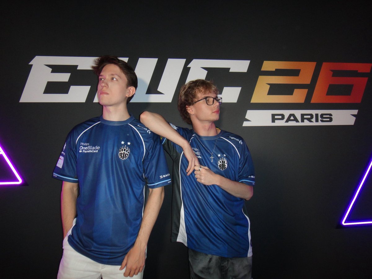 ryderfh_'s tweet photo. BREAKING: VICO AND MALIBUCA ARE THE FIRST PLAYERS TO WIN MORE THAN ONE LAN, AFTER WINNING BOTH MAJOR 1 SUMMIT AND EWC. https://t.co/htwGag5Fgf