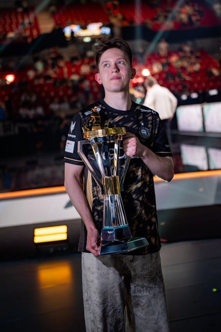 ragbag007's tweet photo. Where do you place malibuca on a fortnite tier list?

• 24x FNCS grand finals
• 1st FNCS major 1 2024
• 1st FNCS 2026 major 1 summit 
• 1st EWC 2026
• 2x Dreamhack winner
• 1st Gamers8 2022 https://t.co/kLK8PUhTYc