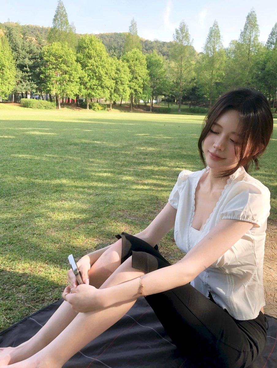 chaechae14_'s tweet photo. 드디어 8/9(일) 23:00  2차 open 🍏

이번 여름은 덕분에 입고 싶은 옷 맘 껏 입는 중𓂃 𓂂

Event도 있으니까 꼭 선물도 받아가요 ꕤ https://t.co/AX6erlyTzE