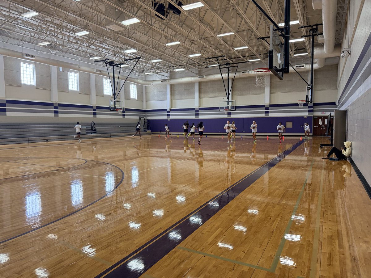 RPHS_GBB's tweet photo. Books then Ball! #B4B #Headdown #TheGrind #NoBEC 🐾🏀 https://t.co/mjC2GNBa2w
