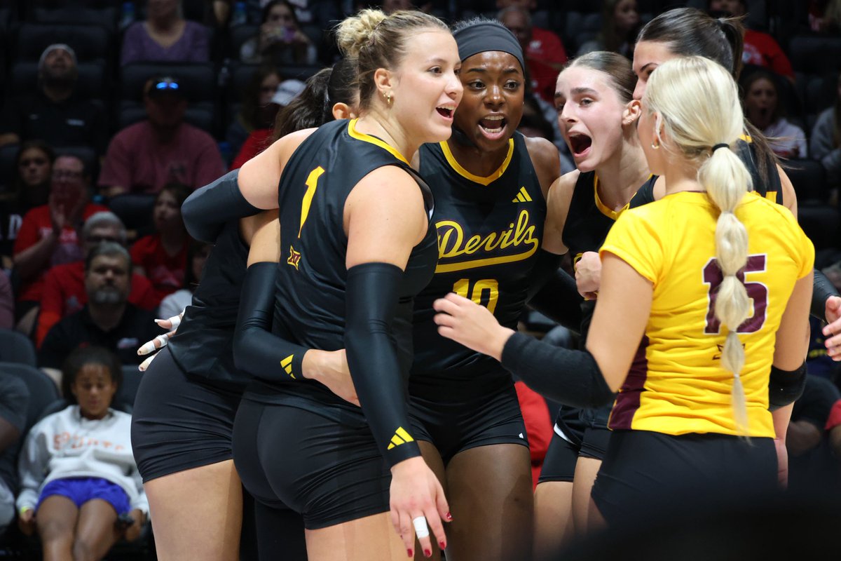 PrepDigChris's tweet photo. @SunDevilVB bringing it! ASU looking real sharp at the @AVCAVolleyball First Serve https://t.co/PwoivvelmN