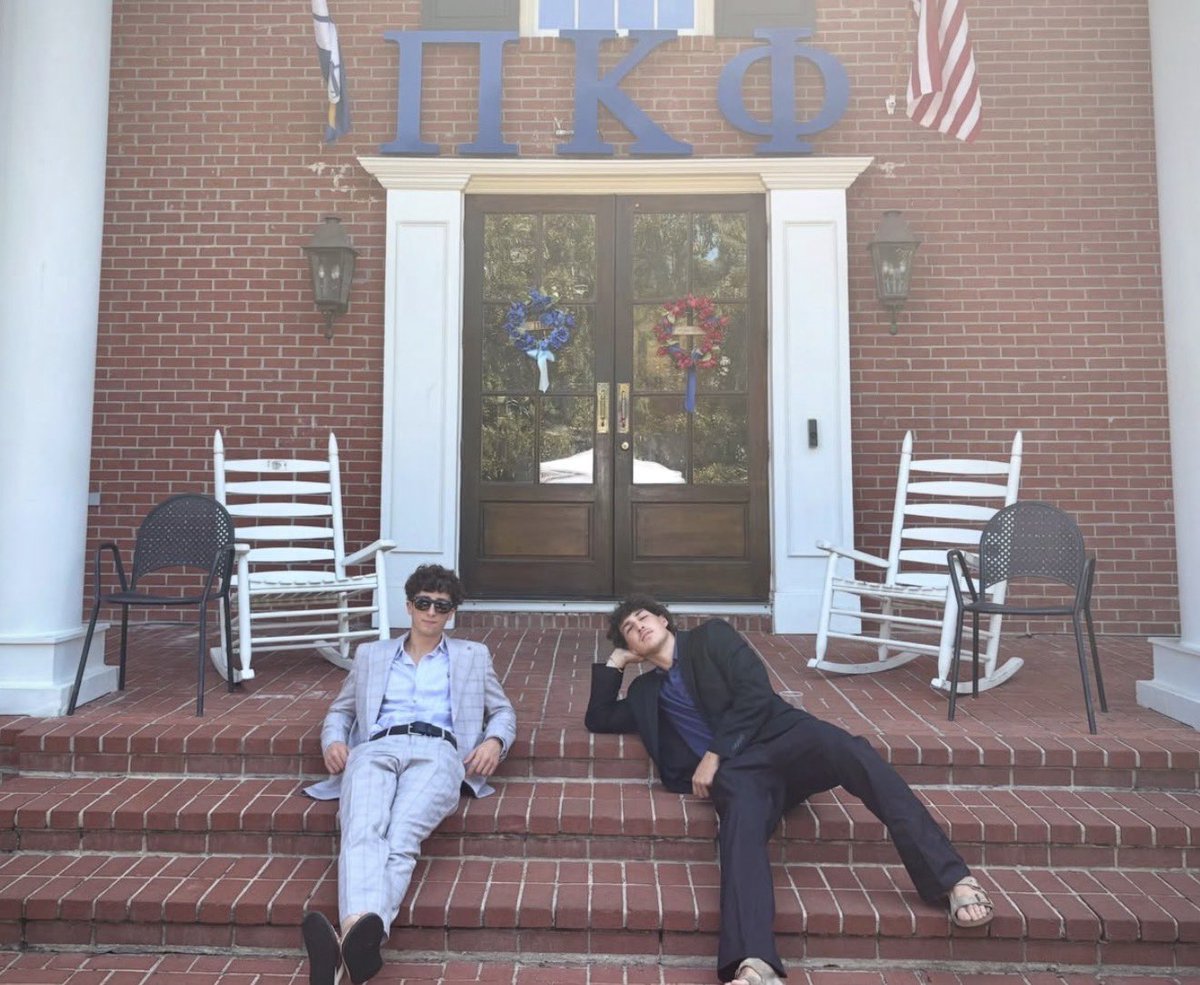 Chadsackk's tweet photo. “Yea bro this is hard” #fag https://t.co/7uqztCjDmQ