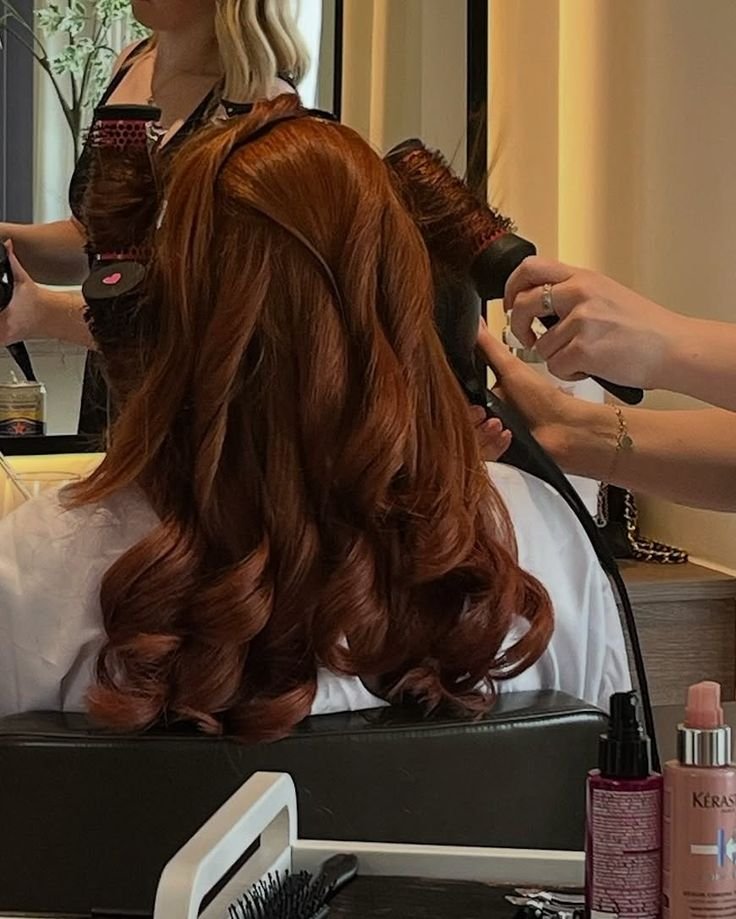 katielmsworth's tweet photo. It looks like Katie spends a lot of time on her hair, seeing as Feely always has his hand in one of her curls. https://t.co/aoG7hCFRer