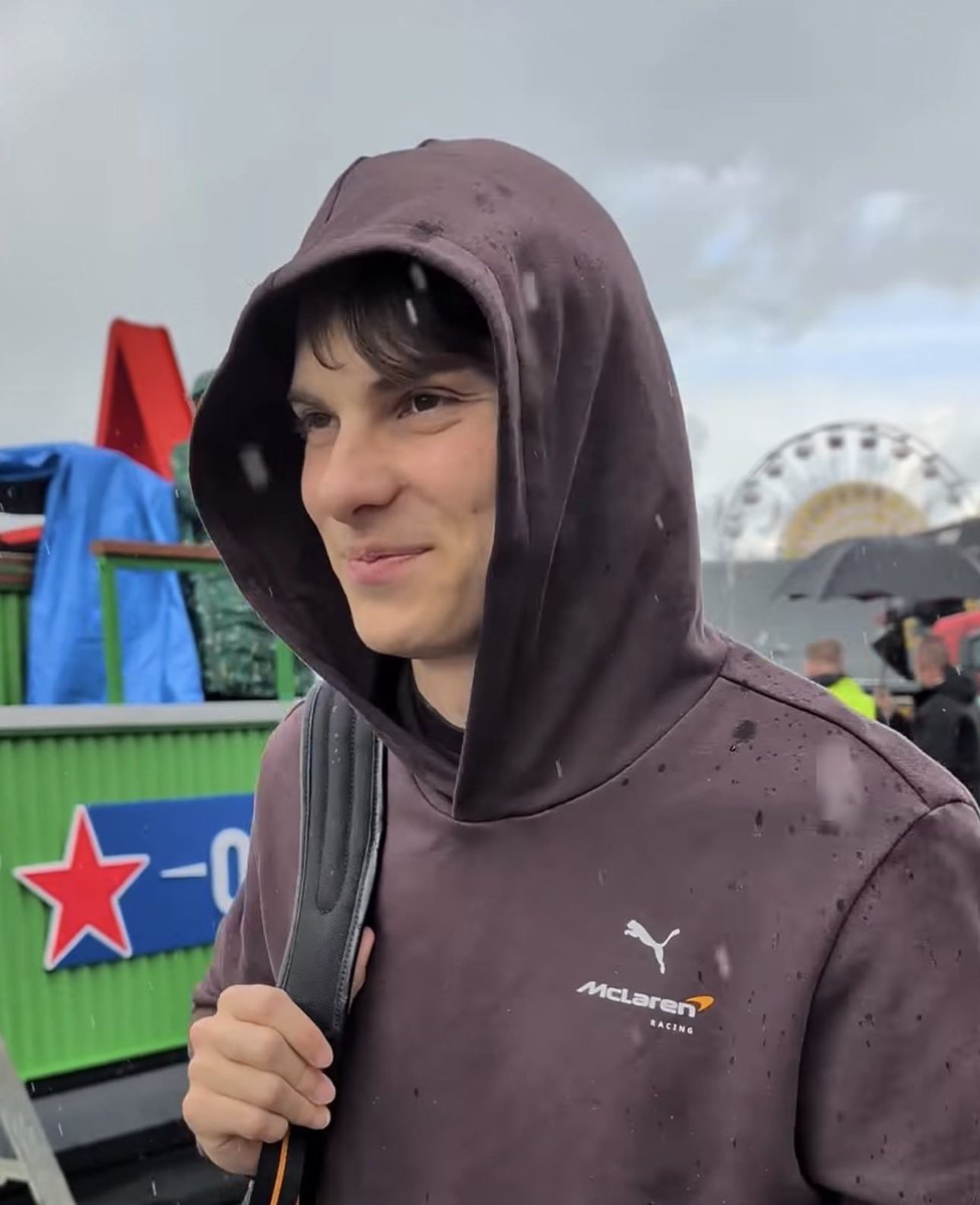 cosmicvnus's tweet photo. i want to bite him https://t.co/UiSp0MeoSz