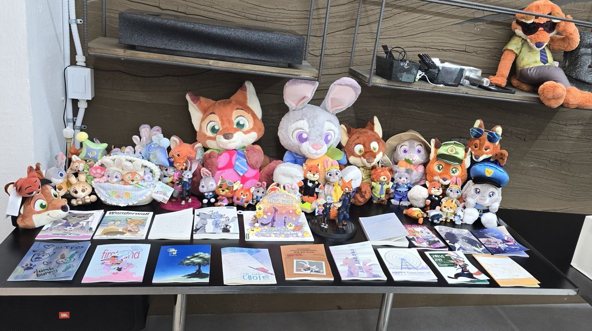 disneyluv_seya's tweet photo. #2026_ZPD_비공식합동수사보고서발표회
#수사결과_사랑으로_종결

정말정말 정말...닉주디로만 가득찼던 행복한 교류회🥹❤️
난생처음 회지란 것도 내보고
난생처음 교류회란 것도 가보고
너무 알차고 좋은 시간이었고ㅠㅠㅠ하ㅜㅜ
내 손에 들어온 회지만 바라봐도 배불러서 이제 밥 안 먹어도 됨...... https://t.co/Ep9xbne2bP