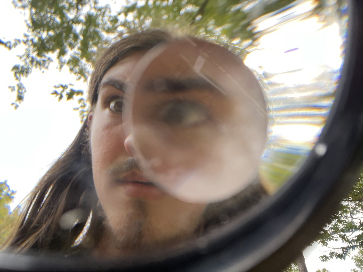SpunkityBall's tweet photo. found a magnifying glass https://t.co/cqXkCmg0xs