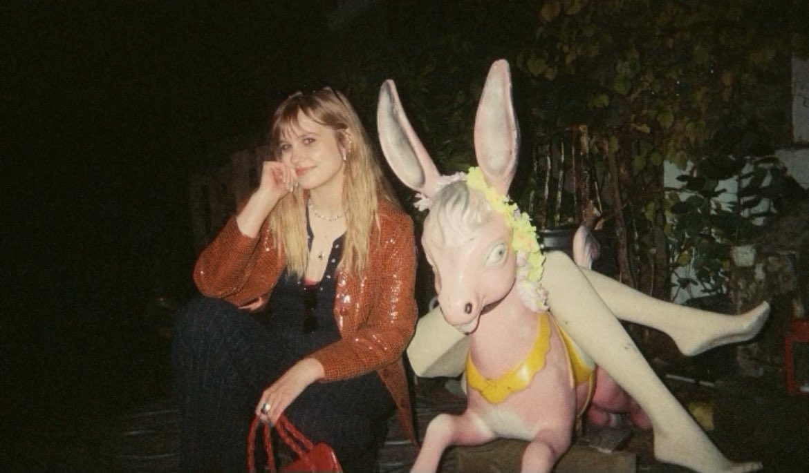 miscbtch's tweet photo. More of angourie and spike for finding emily on film🫶 https://t.co/5y81HPW5KM