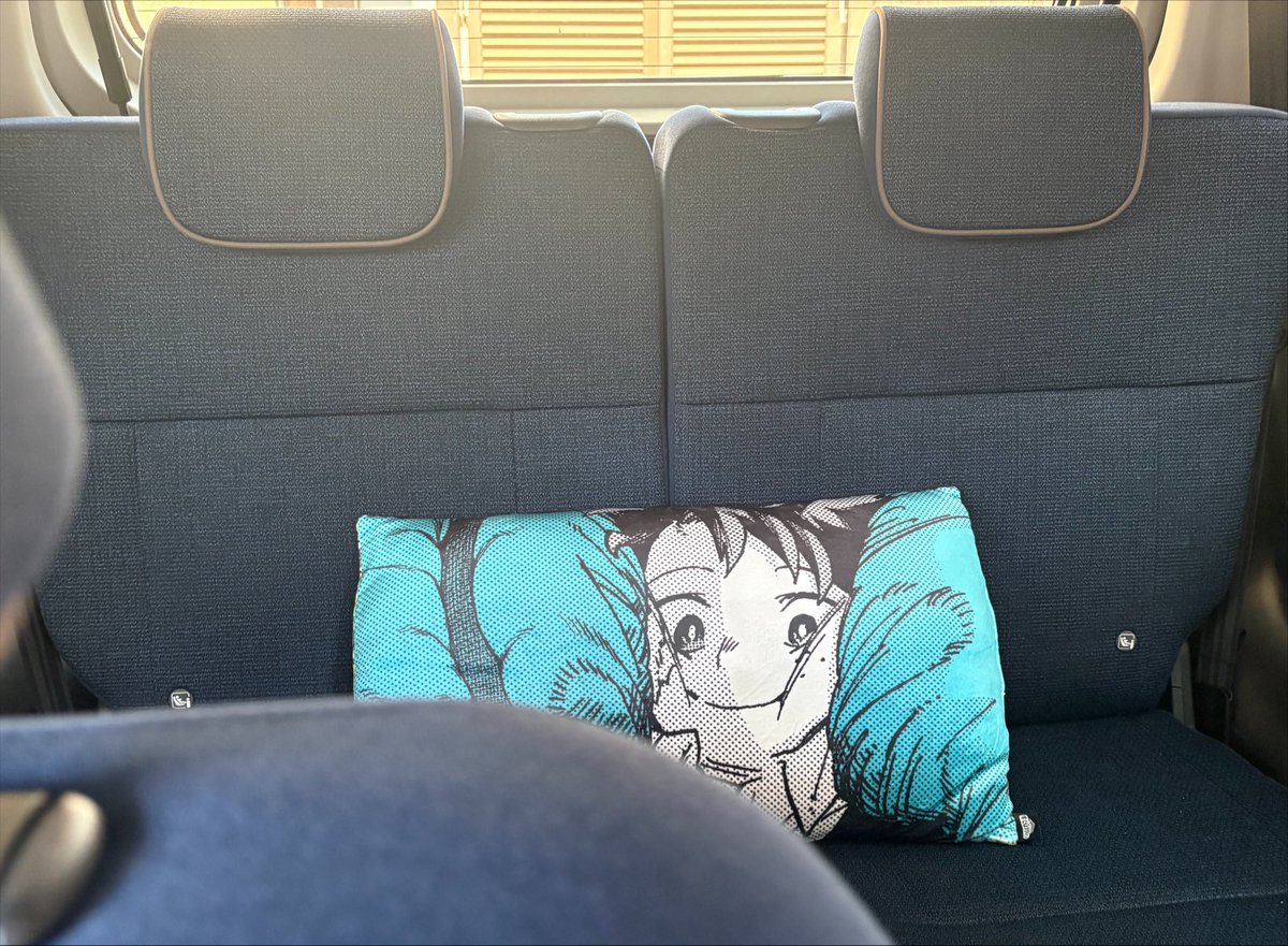 efule's tweet photo. やっとうちも後部座席にデク先生をお迎え出来ました
ふかふかシートでも黒塗り高級車でもなくてごめんね！ https://t.co/3wvClzKwwe