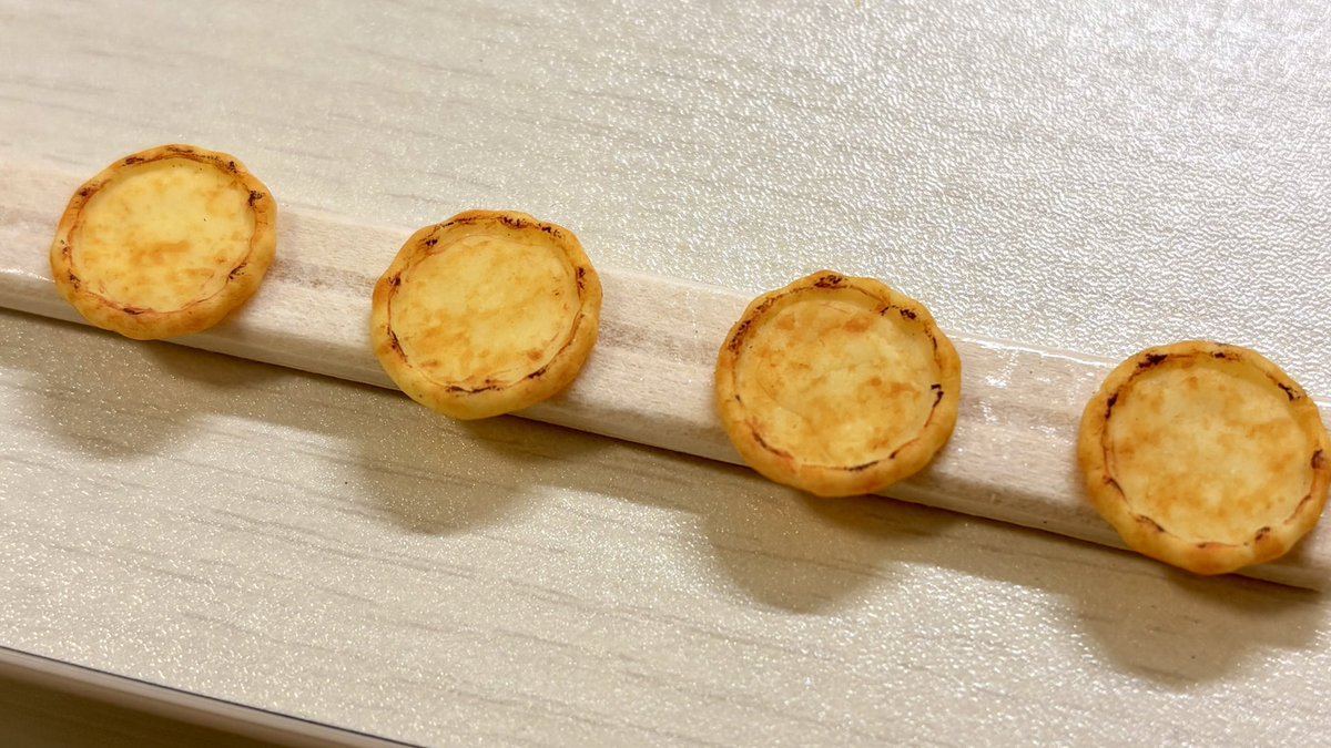 Angeailes_hm's tweet photo. ピザ生地が焼きあがりました(｢🍕･ω･)｢🍕 https://t.co/2ssKAwr6OI