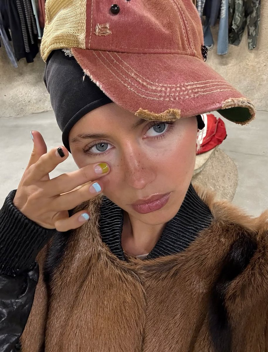 lirisaw175's tweet photo. 🪓💕 a girl is a gun 🥰🥰 https://t.co/5xHsXTxwRO