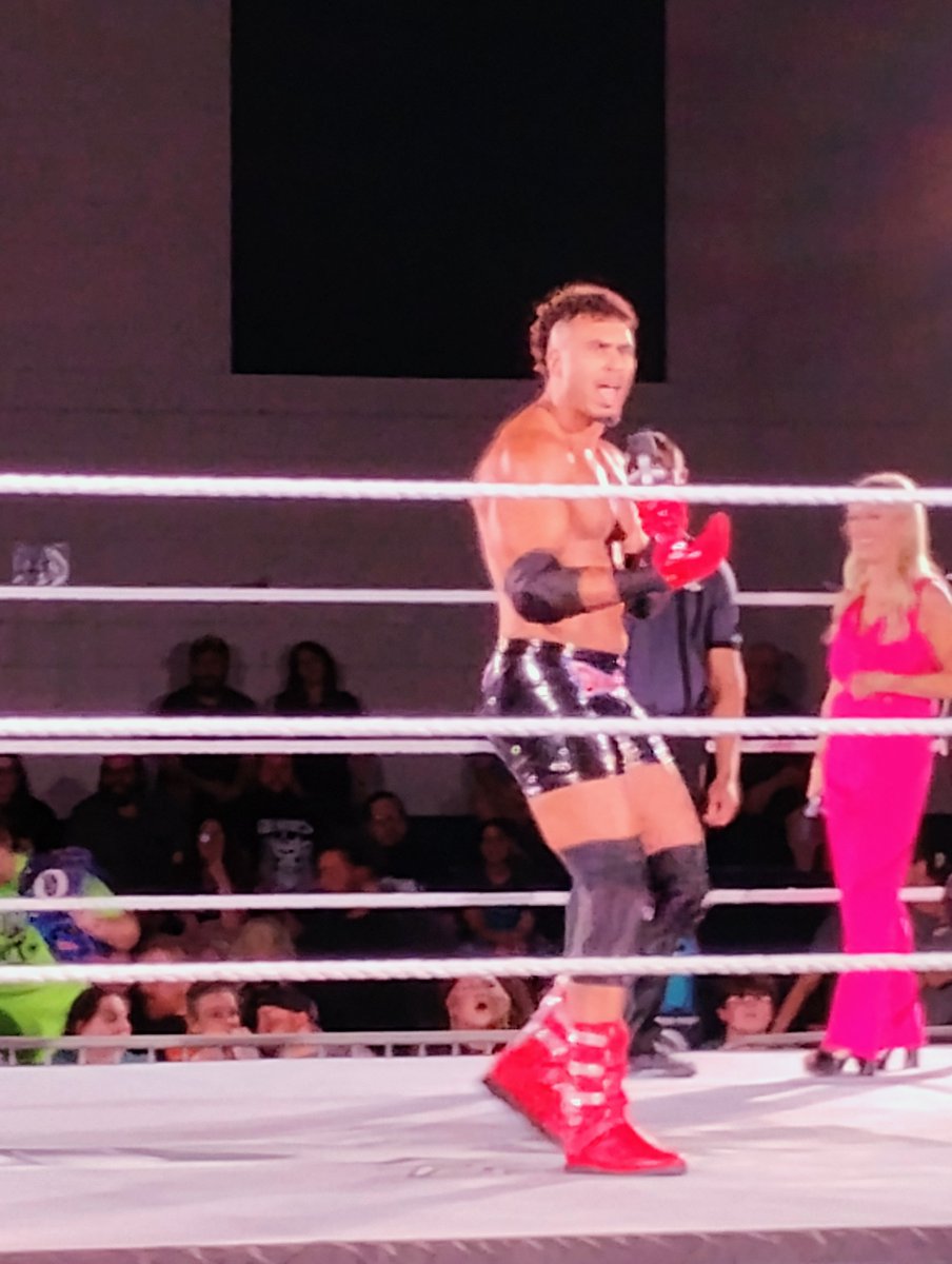 Fiddlydidum's tweet photo. We got GOOFY AHHH Kam Hendrix out here with his goofy ahh emote
#nxtgainesville https://t.co/L4c94mhHFt