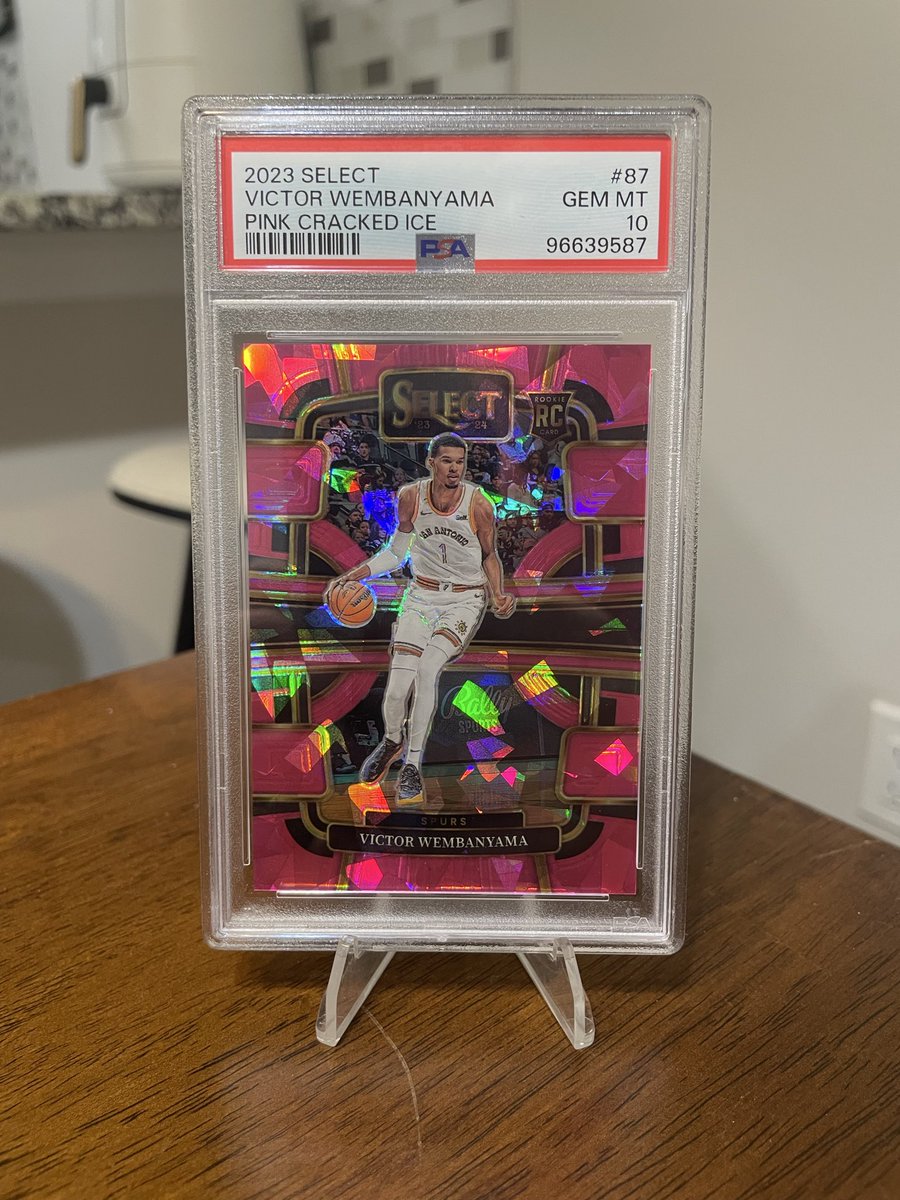 CamsCards32's tweet photo. 👽 Wemby Rookie /99 💎 $1,750 OBO (last direct in April- basing on recent sales of inserts and purple cracked /99) https://t.co/c8sejN9HiN