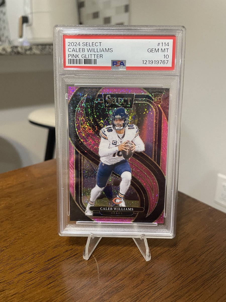 CamsCards32's tweet photo. 🥶 Caleb Williams pink glitter /15 $2,300 OBO (matches recent direct comp) https://t.co/KVLIn3fBgB