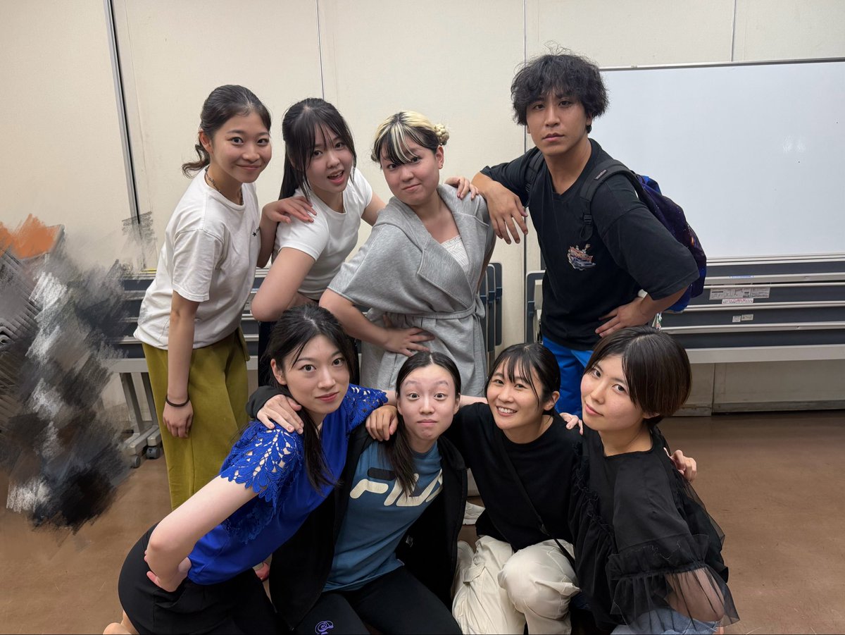 aoi006_k's tweet photo. #ショービズは難しい 稽古でした🅰️

ゲラ、陽キャ、笑い上戸が集まった笑いに貪欲なチームのコメディ。ぜひ見てほしい。

皆がネタをブラッシュアップするたびに笑いを堪えるのに必死な私。

ネタはもちろん、私が堪えられてるかどうかも見どころ……かもしれない？ https://t.co/lXbIFywXUh