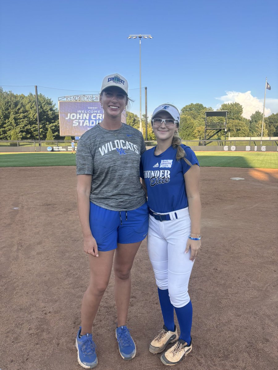 AMckinstry2029's tweet photo. I had a blast at my first University of Kentucky Pitching Camp! I learned so much from the Coaches & met some amazing UK players & pitchers! Can’t wait to go back! Thank You Lily for catching me! @LilySardich_22 . @UKCoachLawson @UKCoachHimes @coachjb_18 @BrittCerv14 @gbaalman25 @TE_Steiner @OilerPride22 @CMHS_athletics @erin_gabes11