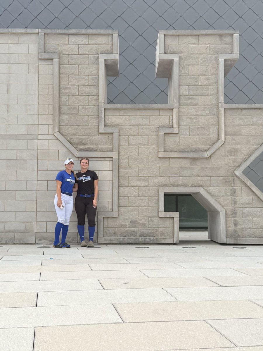 AMckinstry2029's tweet photo. I had a blast at my first University of Kentucky Pitching Camp! I learned so much from the Coaches & met some amazing UK players & pitchers! Can’t wait to go back! Thank You Lily for catching me! @LilySardich_22 . @UKCoachLawson @UKCoachHimes @coachjb_18 @BrittCerv14 @gbaalman25 @TE_Steiner @OilerPride22 @CMHS_athletics @erin_gabes11