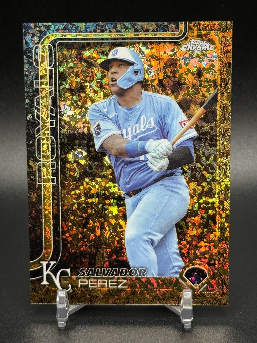 BigMav955's tweet photo. I love Gooooooold!
Welcome to the Gold Binder, Salvador Perez 🏆 🔥
Gold Binder Card Count: 3
Remaining: 285
#ILoveGold #RoyalsPC #TheHobby https://t.co/ePDzeUrPFW