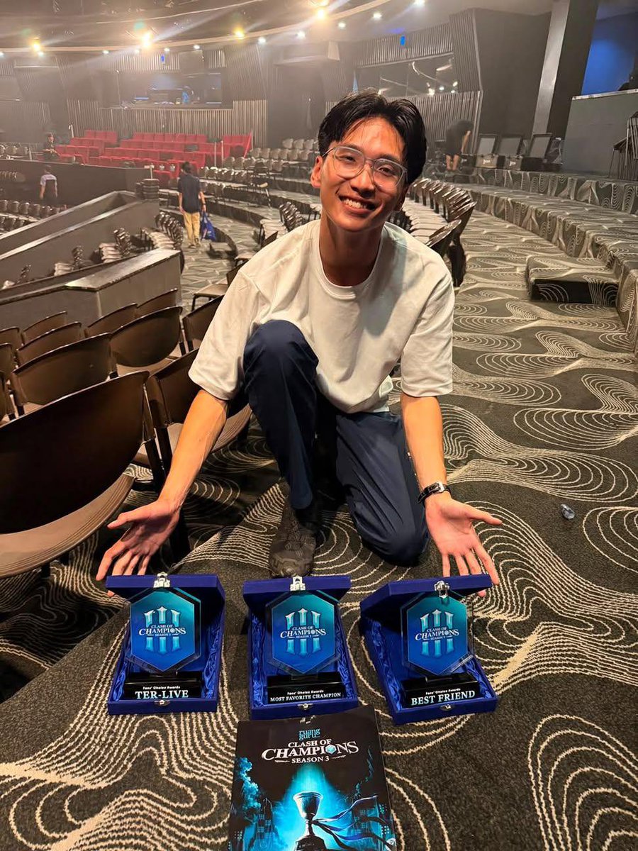 araalamaula_'s tweet photo. Very proud ✊🏻
Ter Live, Ter Best Friend, Most Popular Champions, Top 12 Clash Of Champions. Melihat dengan bangga dia tidak hanya dipilih oleh penonton, tetapi juga dipilih oleh teman-temannya.
Azka, here you will never be our last choice. You are the star Azkies, shine my boy ✨ https://t.co/r98W9nPmS6