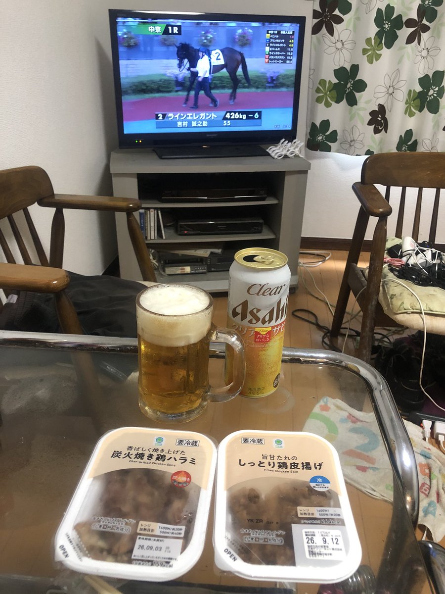 2303masa's tweet photo. 今日も朝から競馬とお酒の始まりだい
だめ親父のはじまり〜 https://t.co/8fMWb2StVy