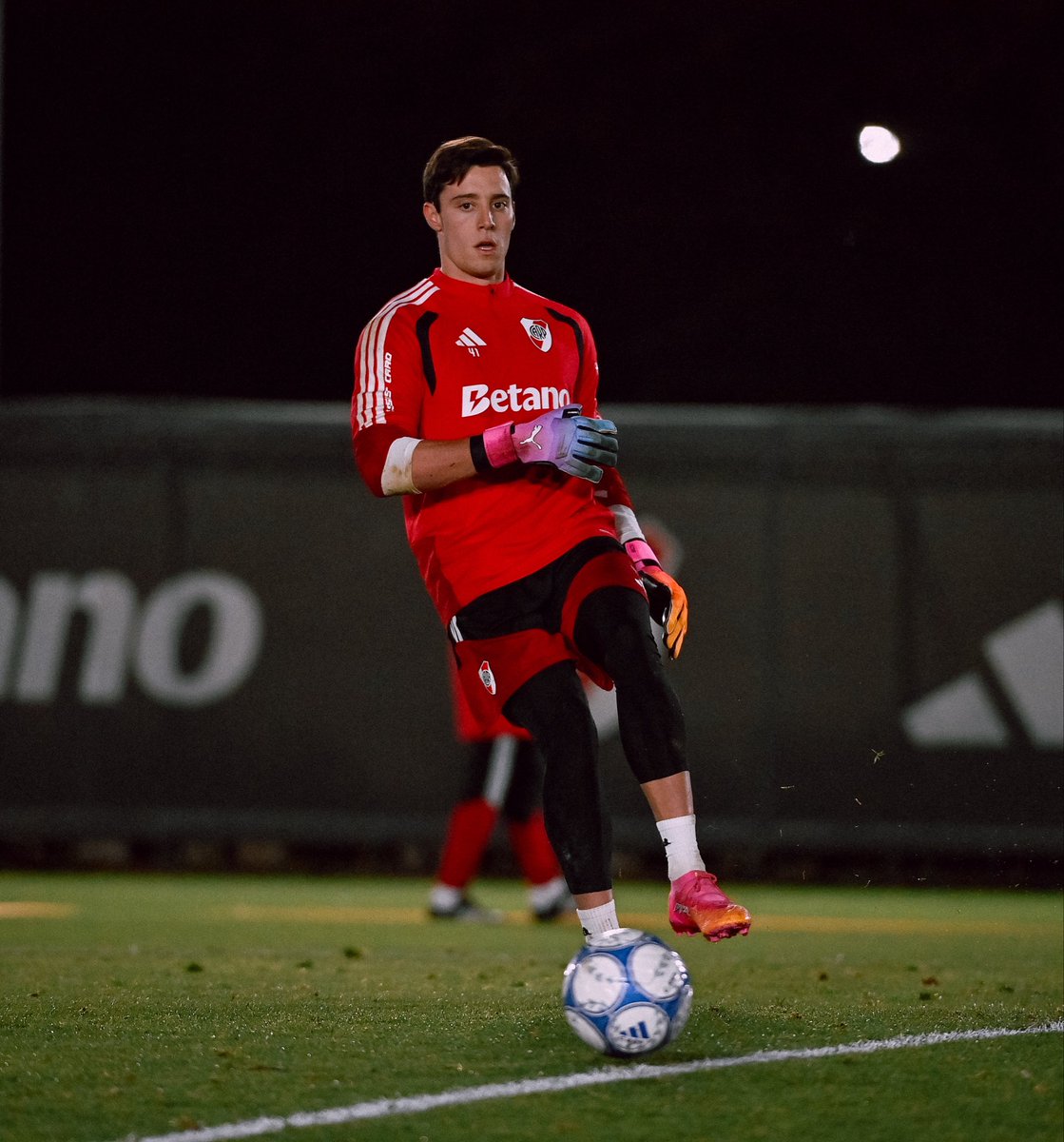 RiverPlate's tweet photo. Listos para mañana 💪✔️

🔜⚽️🆚 Vélez Sarsfield. https://t.co/pzS23lIxB4