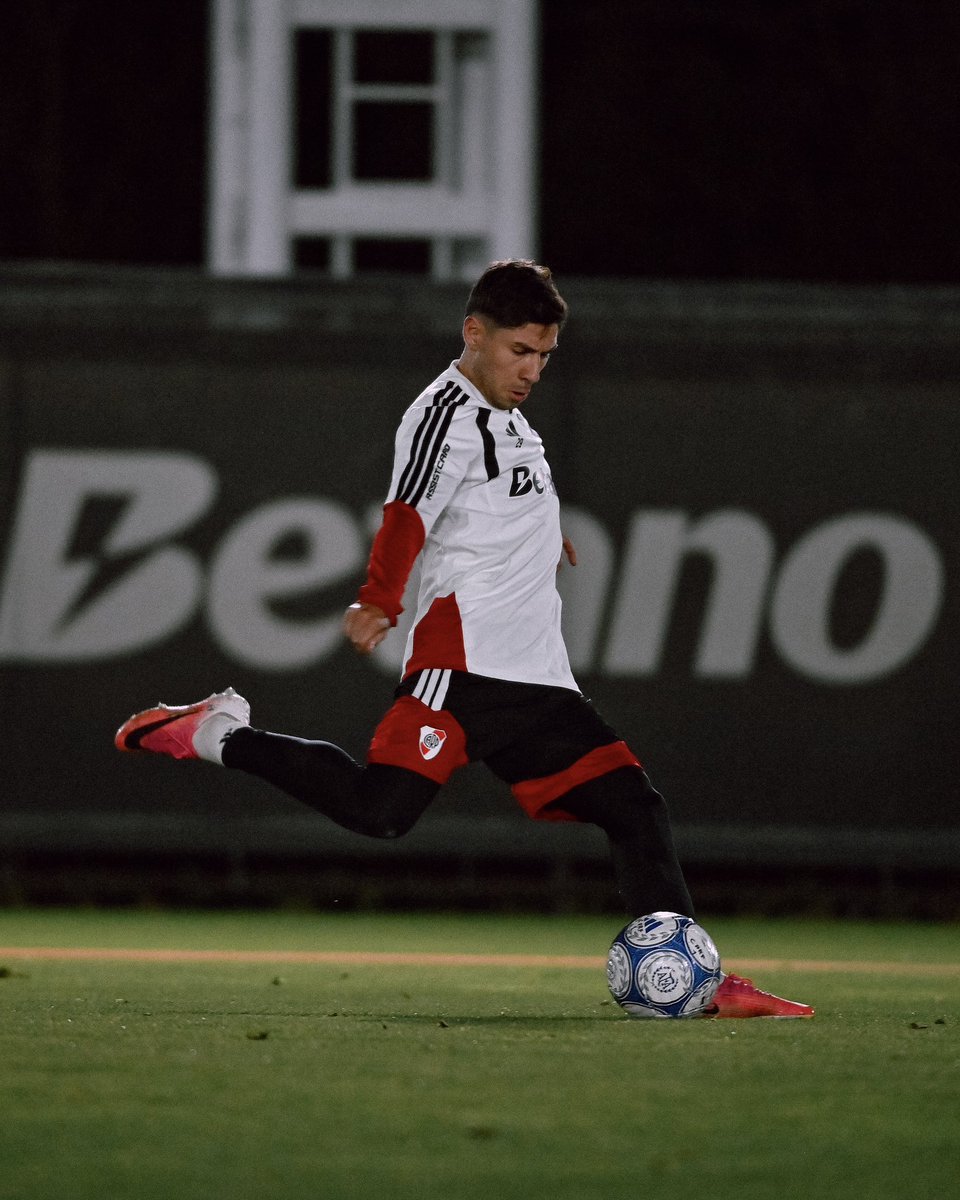 RiverPlate's tweet photo. Listos para mañana 💪✔️

🔜⚽️🆚 Vélez Sarsfield. https://t.co/pzS23lIxB4