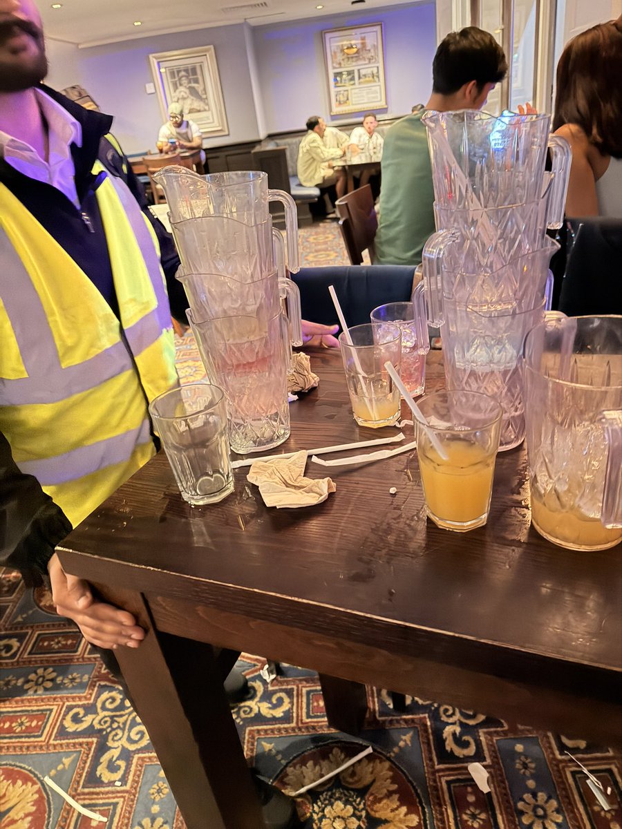 goddessangelxox's tweet photo. Security came &amp; took apart our tower and said this isn’t allowed🤣😅 https://t.co/s4T27pfst3