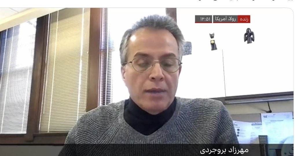 mollah's tweet photo. این نقلعلی خیال کرده از مردم داخل ایران آگاه تر و فهمیده تره
گفته اصلا چرا مردم توی دی ماه آمدند توی خیابان و شعار دادند این آخرین نبرده!! بر چه پایه علمی گفتند این آخرین نبرده؟

آخه گوساله
مگر مردم برای ساخت شعار، از کسی دستور می گیرند؟ https://t.co/VKDlQxYvvt