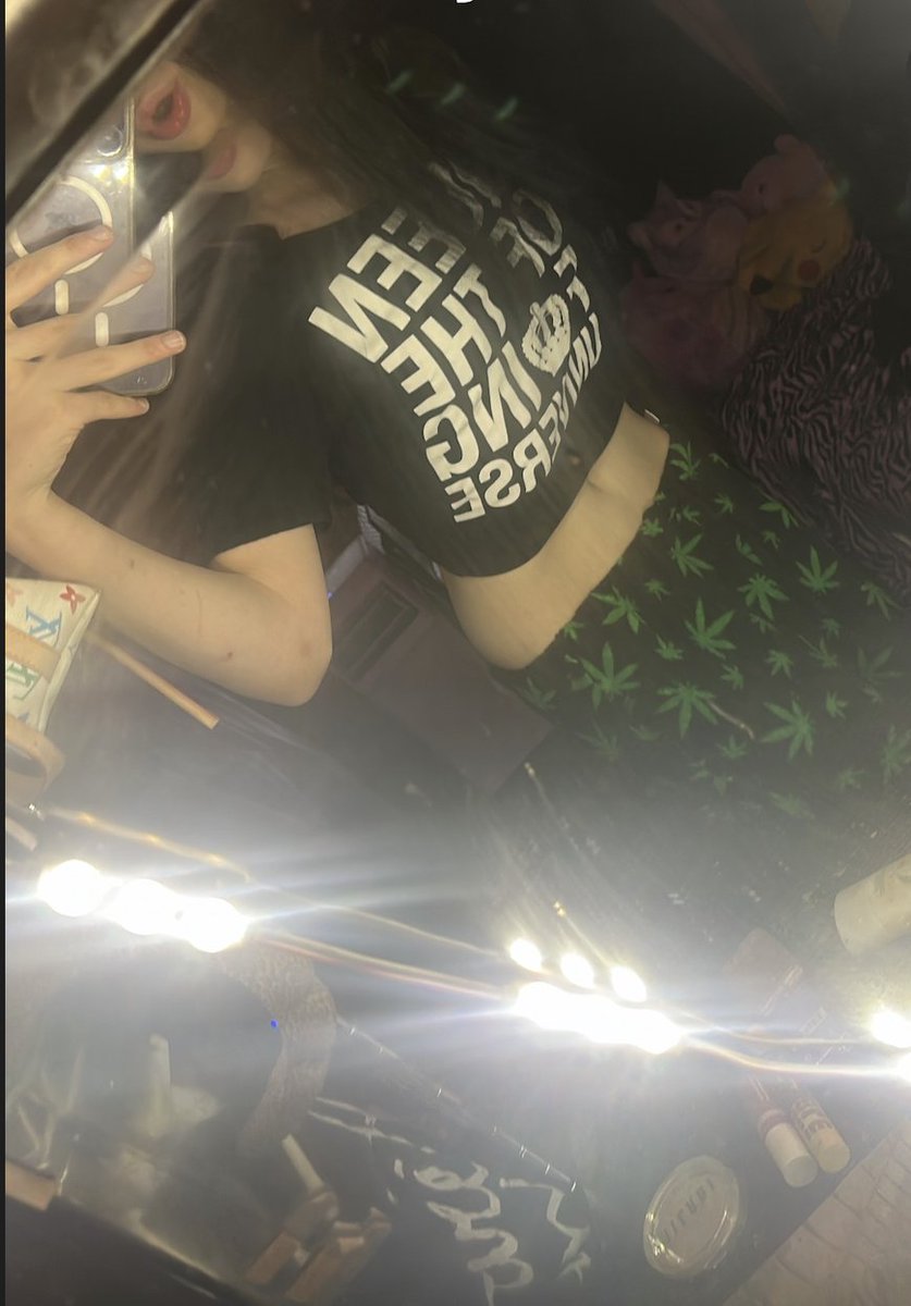 noaalexisx's tweet photo. and ill stay queen of that fuckin universe lil bitch https://t.co/uXRiVN3zqj