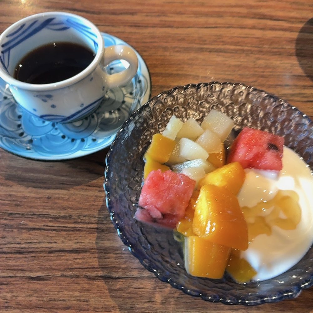 coyabu's tweet photo. ラフォーレ伊東温泉 湯の庭/静岡県伊東市

ブッフェの朝食がとても美味しい。
ご飯は羽釜で炊き立て、鯵干物や出汁巻卵も焼き立て。
ご飯をお代わりするのを、ぐっと堪える。 https://t.co/8RrQzYyrAZ