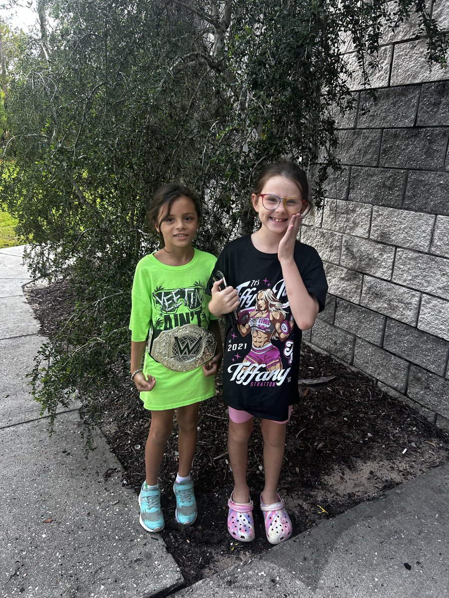 _Marissahhh's tweet photo. These two are itching for Fan of the Night here at #NXTGainesville! A signed shirt by Shiloh Hill AND Mason Rook is a dream come true for them 😍 https://t.co/tICX6Uc9ay