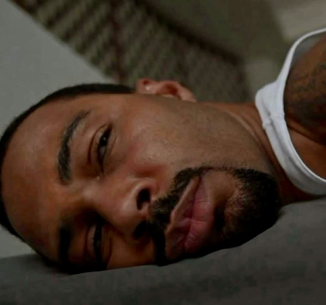 Hoodville_'s tweet photo. When im having the sleep of my life and my lame ahh gf wakes me up in tears holding my phone https://t.co/HyBF6aKt8Z