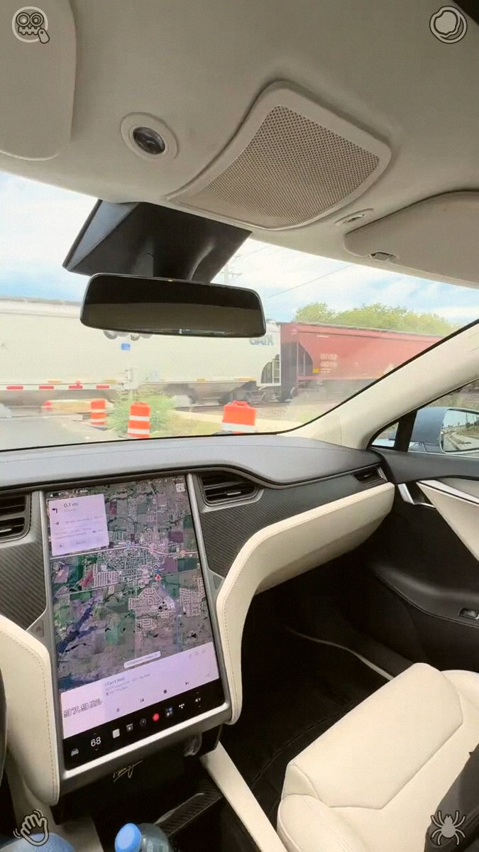 Muhamma54284888's tweet photo. Pollen season can wreck a spotless Tesla in one night. For those with darker paint, how do you keep it clean? #TeslaCare https://t.co/tULaYEDWnV