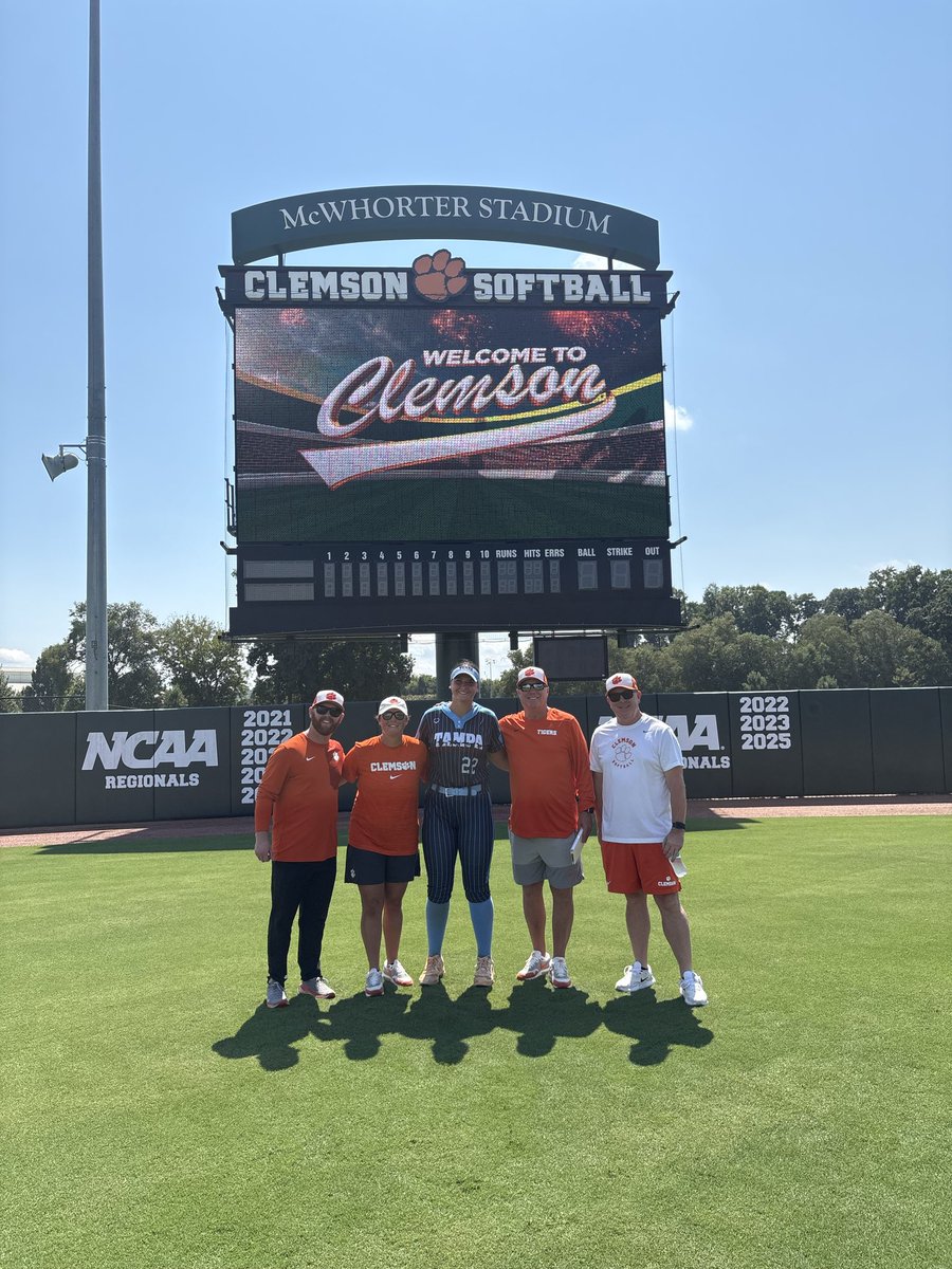 Morganspinner22's tweet photo. Had so much fun today @clemsonsoftball . I learned so many new drills, got to see such a pretty campus with amazing facilities, and worked with the great coaches and players. Go Tigers!!!

@rittmanjohn 
@Coach_Wigs 
@ben_blizzard 
@KatieRepole 
@ClemsonCoachKJ 
@TMUSTANGSFOWLER https://t.co/sMVRhsQKqp