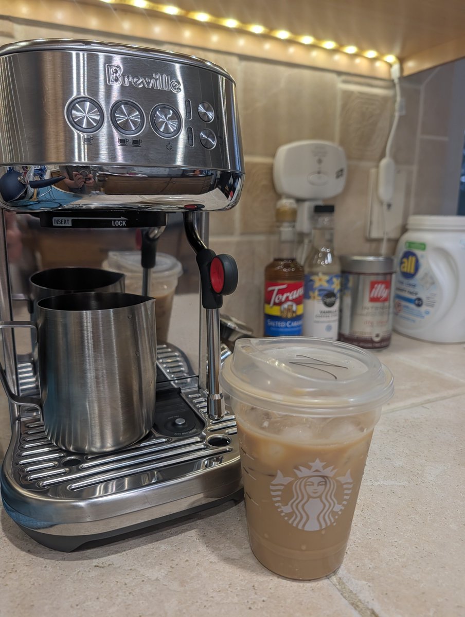 naomifalk's tweet photo. In my barista era ✨☕ https://t.co/CkpdcnnXKR