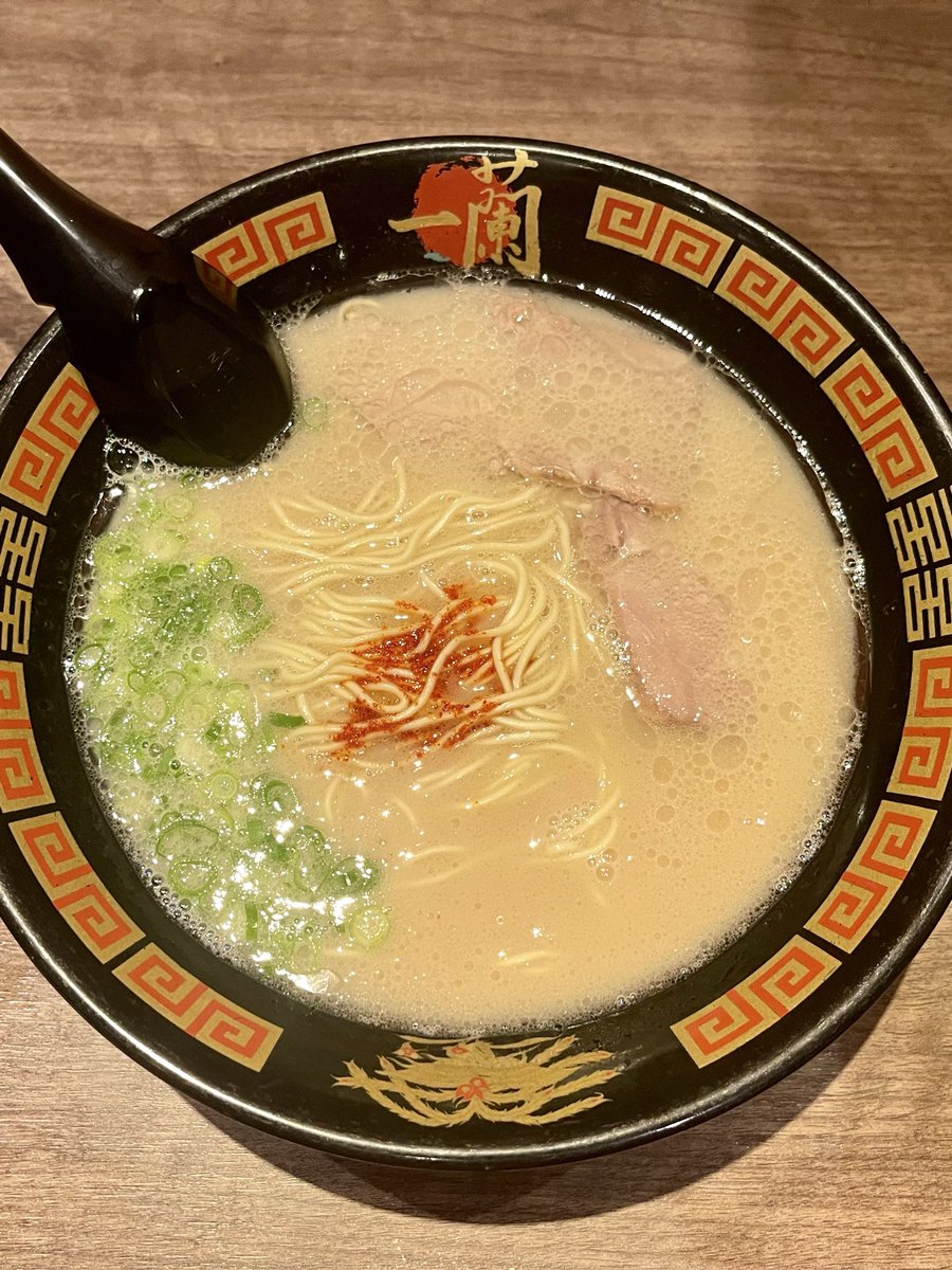 massukabu's tweet photo. 久しぶりの一蘭！
替玉を2個、食べて満腹(｡-∀-｡) https://t.co/VaC7ZD9QjL