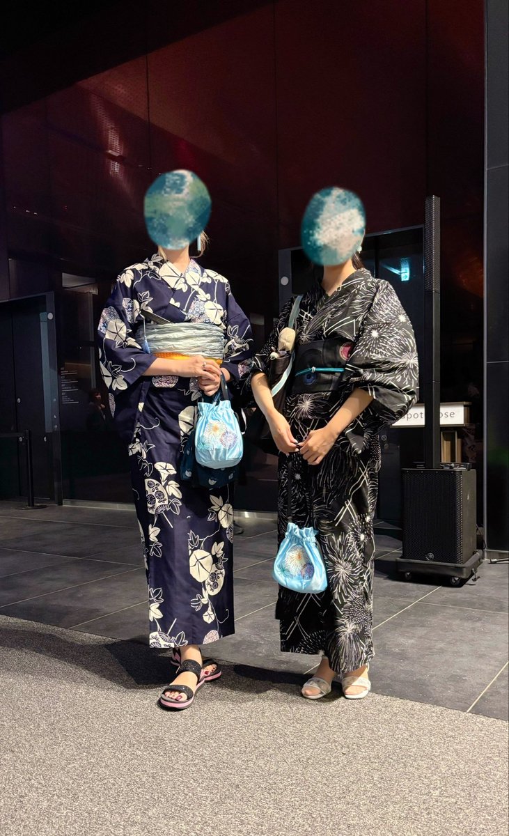 ruihanahi's tweet photo. 帯は得ていないので、DJイベントもあるとの事で黒黒になっちゃうけどレコード帯で行きました💿黒黒でもそんなに悪くないかも！45階の景色を少し楽しんで、虎ノ門ヒルズでおしゃれ打ち上げ💃ちいかわについて語って帰りました笑 
夏祭りにケイタ先生もいらっしゃるそうで、ますます楽しみになった🥰 https://t.co/rCvNqpUHer