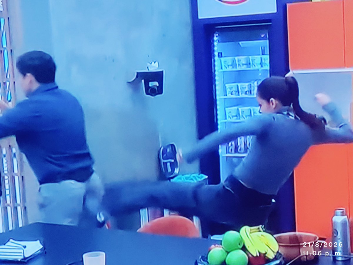 AnyQuePex05's tweet photo. @MasterChefMx Y quién les dijo que esa mierda de ser humano es limpia? Al contrario es bastante sucia y odia limpiar! Pero para andar de caliente es ligerita la lagartija frustrada. https://t.co/M3Bi7qRiWM