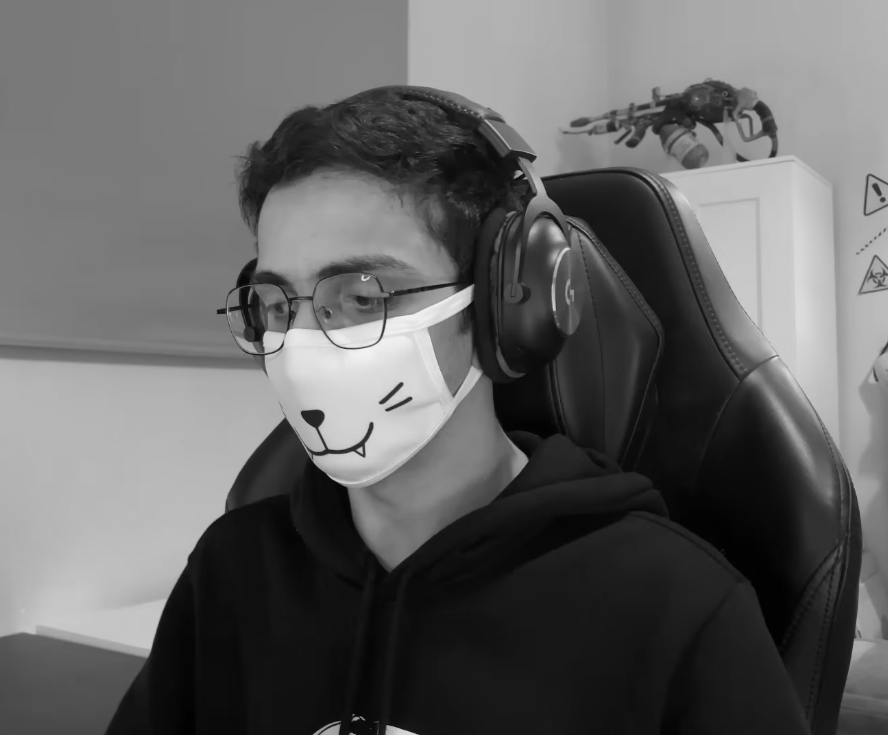 Offical5O7's tweet photo. اليوتيوبر الوحيد اللي الكل نساه إلا أنا
أسأل الله أن يشفيه من كل مرض ويرجع لليوتيوب وهو بأفضل حال يارب العالمين.
بعد ما بحثت بقناته لقيت حاط مقطع تلاوة قرآن كريم بقوائم التشغيل:
https://t.co/QFbCLPo0Gd https://t.co/DiwYKUEWCc