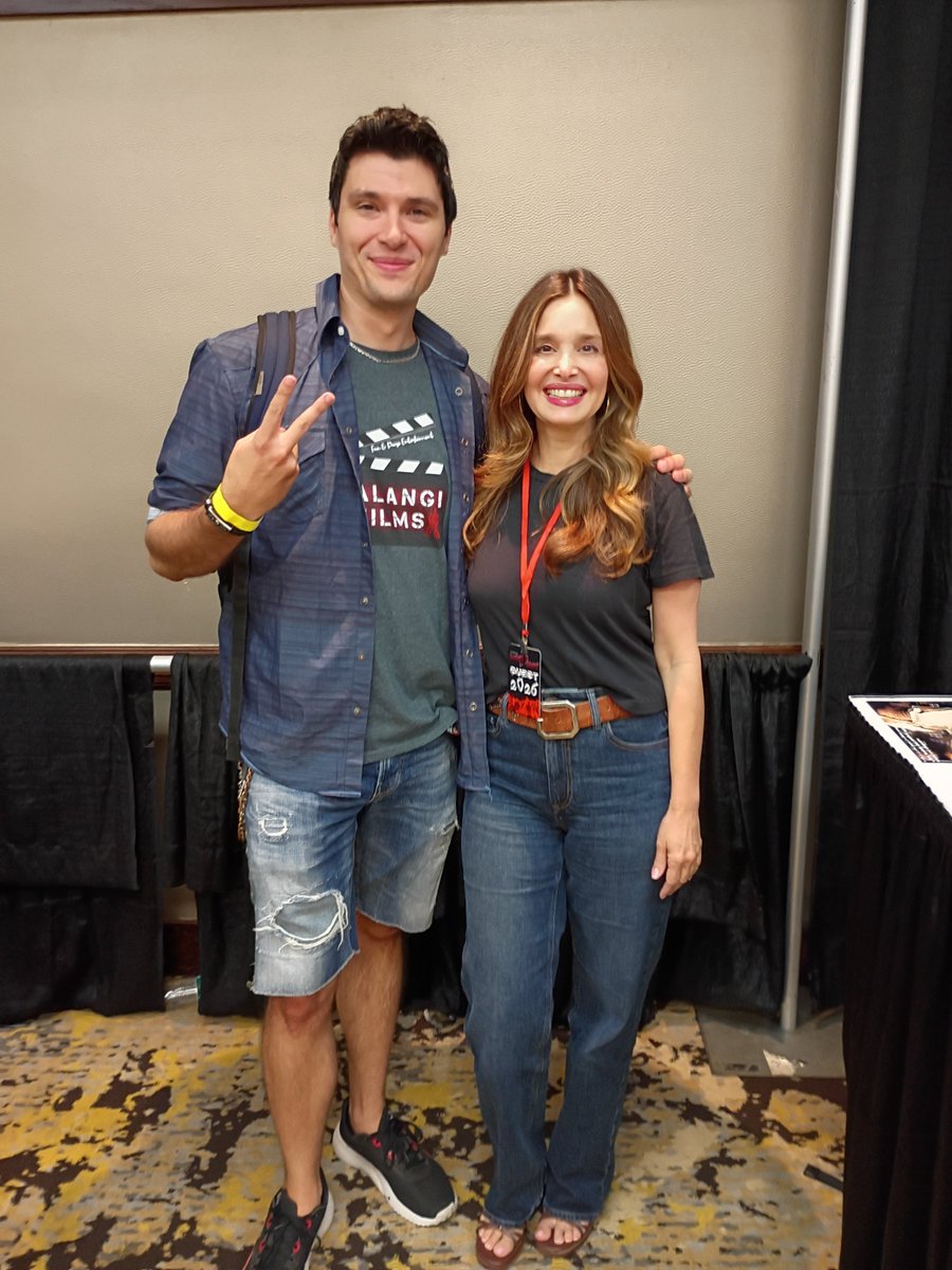 palangifilms's tweet photo. ct horror fest part 1! #GinaPhilips!!! & FX prop maker! " - #BrianPenikas - FX makeup for #JeepersCreepers and many more! \m/ Great dude! Psycho IV makeup too! @unsigned518 Andy da man / Farm House Killer rocking the place! Great time!
#horrorcommunity #horrorfans https://t.co/SoINBt72wf