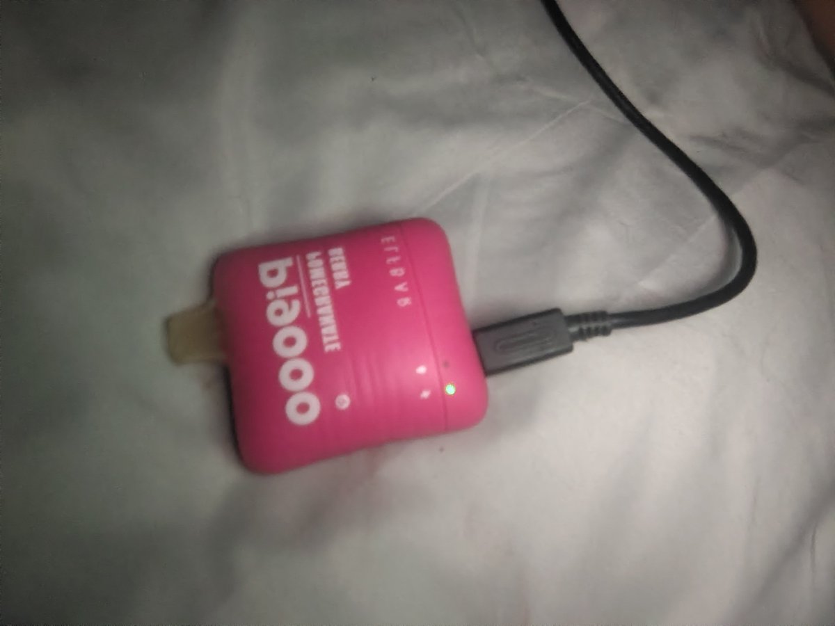 putr3fact's tweet photo. cargando a mi bebé con el carga de la nintendo https://t.co/4iSjMwvio0