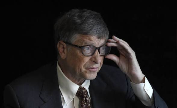 liz_churchill10's tweet photo. This really is the greatest scandal of the Century. Bill Gates held the fate of our World’s Health while saying that our planet was overpopulated…and then demanded that everyone take his ‘experimental vaccine’ after he planned the pandemic with Jeffrey Epstein. https://t.co/W0gwa3butF