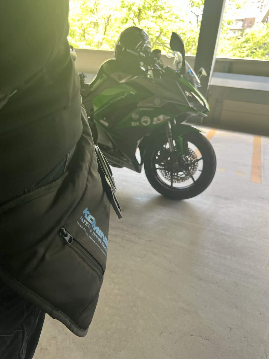 PxknYz's tweet photo. 犇さん、改良型水冷アーマーを着けて、
走るんだ〜。行ける気がする〜😁北摂へ… https://t.co/2oMlG5nyFy