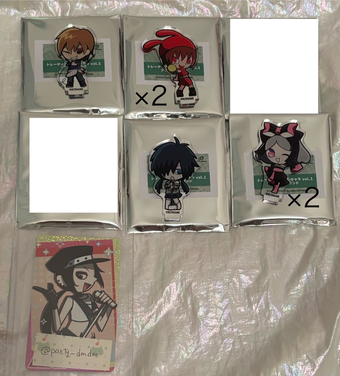 party_dmdm's tweet photo. ポップン ポップンミュージック カラオケの鉄人 カラ鉄 交換 譲渡

譲:画像1～3
求:定価＋送料、缶バッジレナ

異種交換可能

エキシビション2日目or土日祝手渡し、
郵送での交換希望です。
郵送の場合、発送は9月第一週以降になります。ご了承ください。
よろしくお願いいたします🙇‍♀️ https://t.co/ftxnUJXVFh