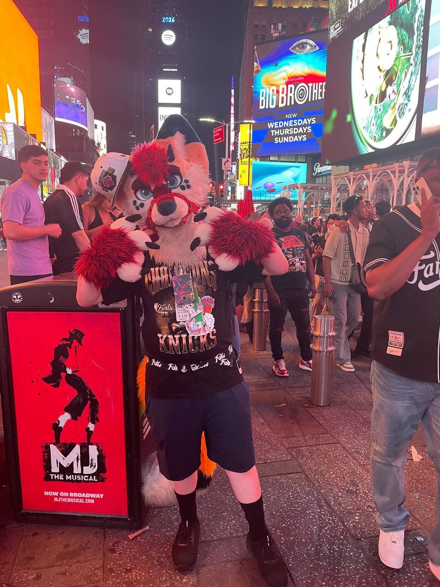 Cobalt_Foxx's tweet photo. Little fops in the big city, lived in NY all my life but never wore a suit to Times Square, need to do it again sometime 
#fursuit https://t.co/mXUJ3yITYS