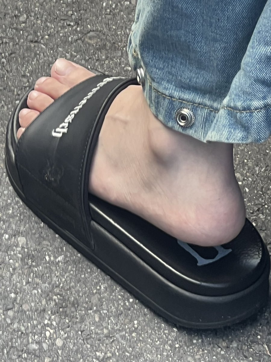 L0wQpics's tweet photo. #footfetısh 
#feet #foot #sole
#足裏
#玉足 
#足控 https://t.co/Zv2tNCCkuS