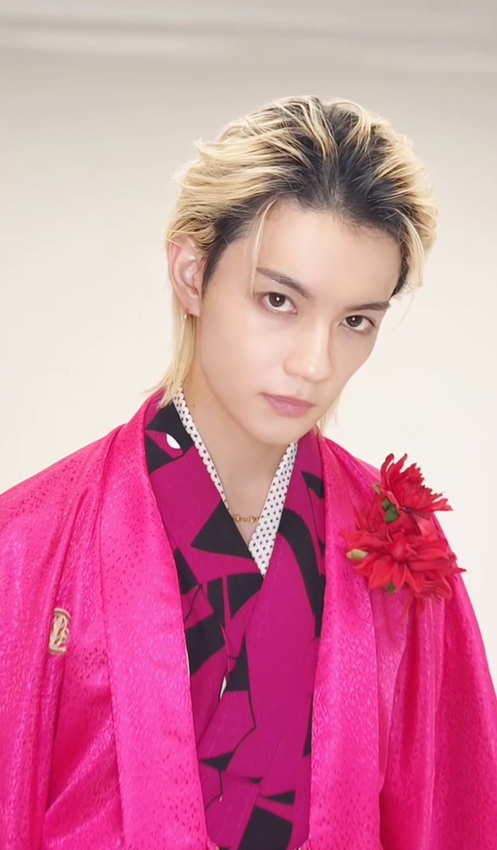ranra0308's tweet photo. ヤンキー成人式、七五三、新婦、演歌歌手 https://t.co/ds4xbEZawR